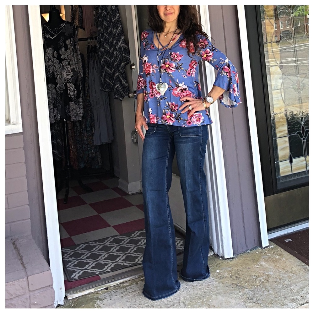 Bell sleeves print top - Picture 6 of 8